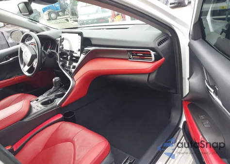 2021 Toyota Camry Xse V6 z USA, uszkodzony, nr VIN 4T1KZ1AK4MU051273